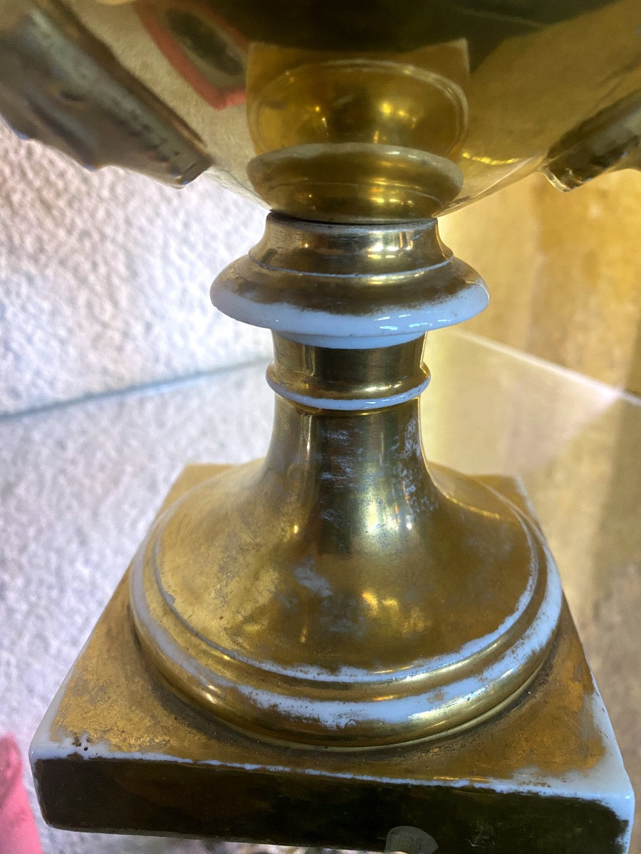 Jolie Paire de Vases forme Médicis  en Porcelaine de Paris -photo-1