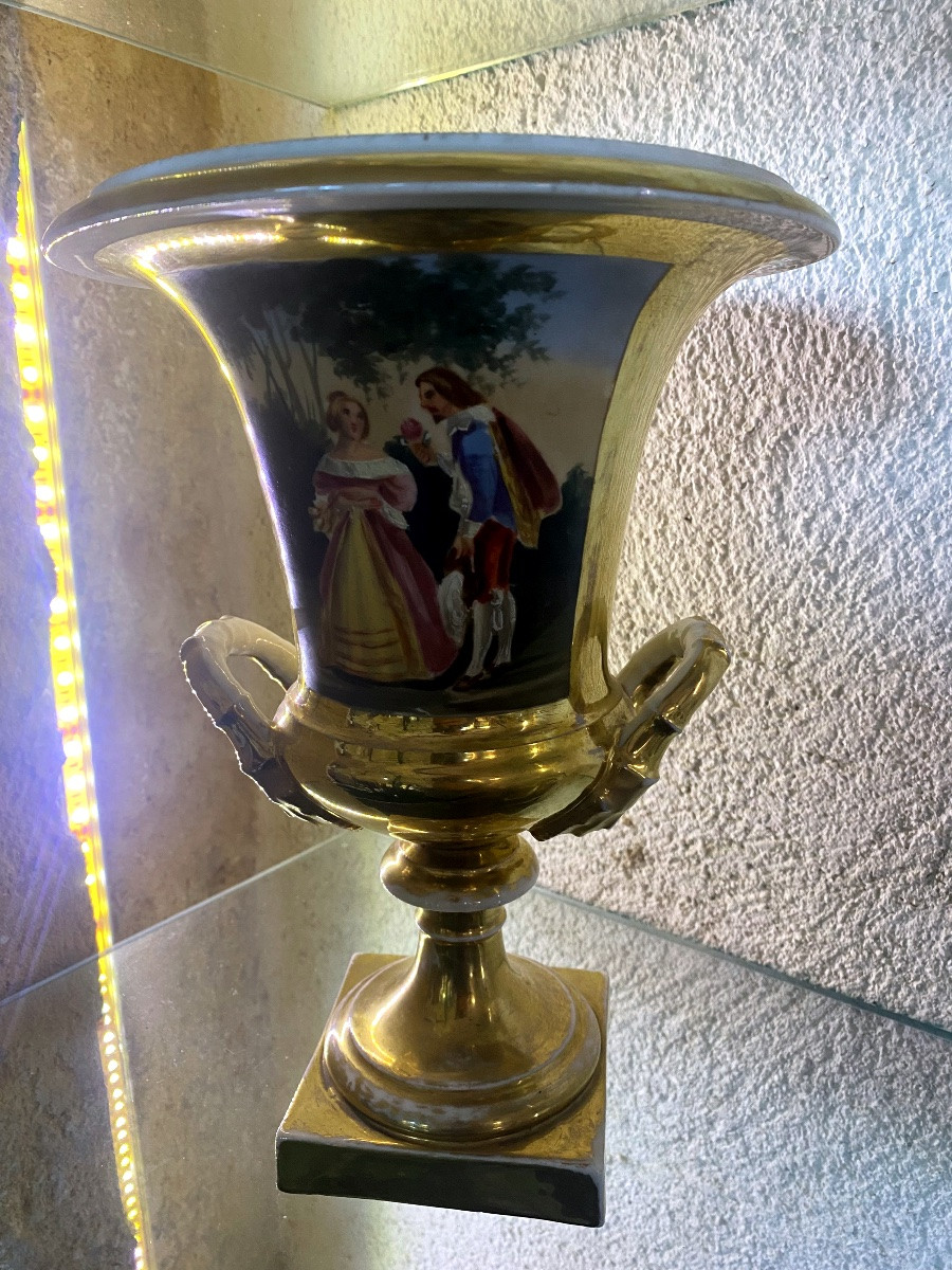 Jolie Paire de Vases forme Médicis  en Porcelaine de Paris -photo-2