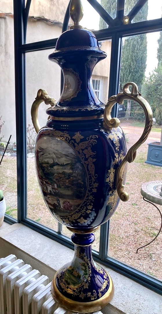 Très Grande Paire de Vase  en Porcelaine Autrichienne 