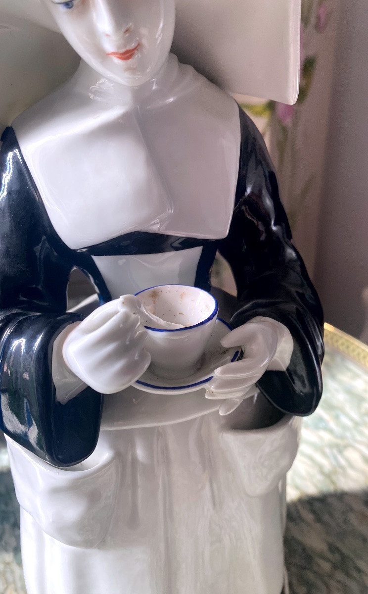 Tisanière en porcelaine de Paris XIX ieme représentant une religieuse -photo-2