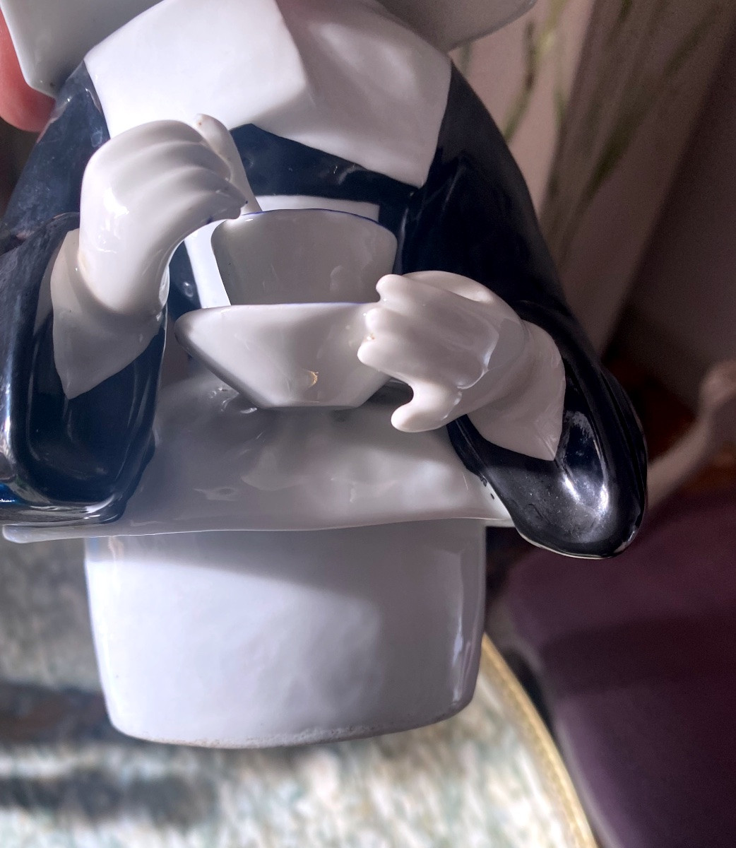 Tisanière en porcelaine de Paris XIX ieme représentant une religieuse -photo-3