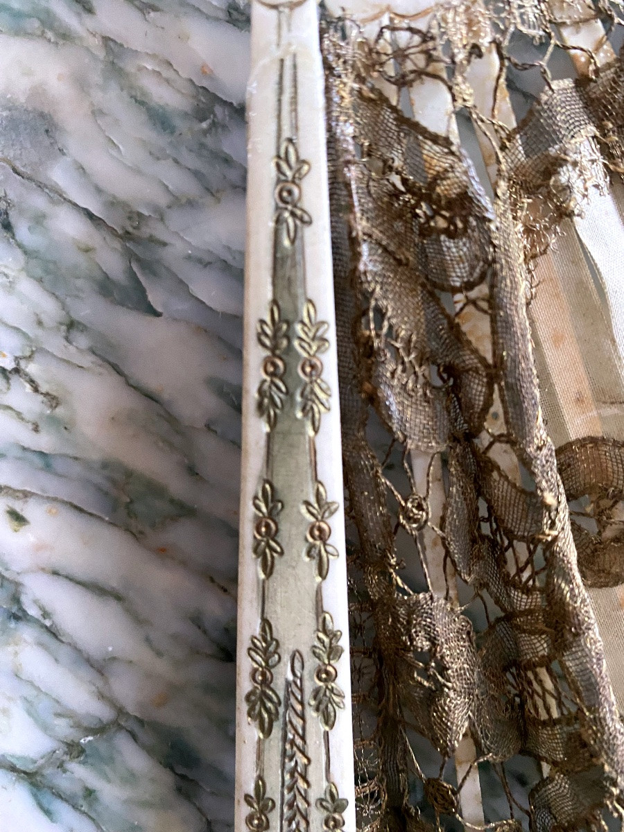 A Very Cute Fan In Ivory And Finely Decorated Lace -photo-2