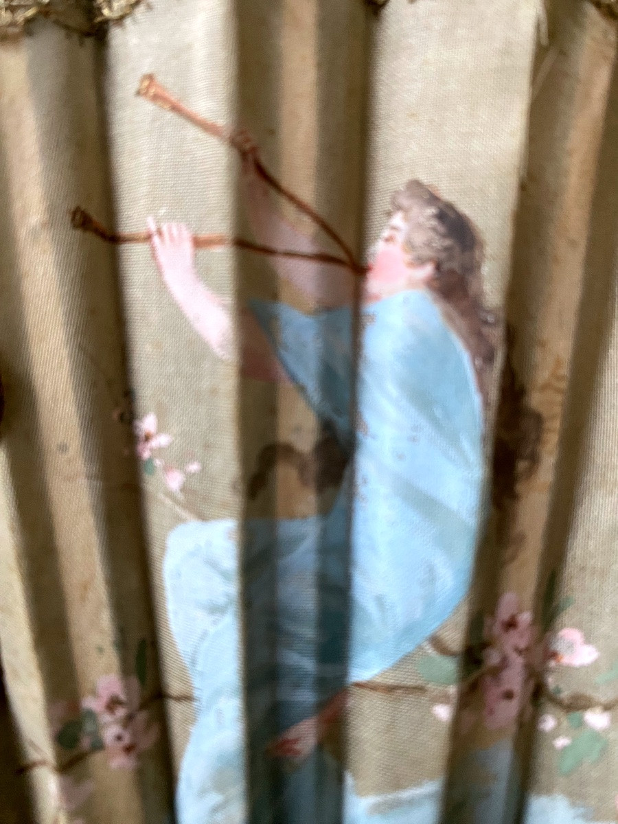 A Very Cute Fan In Ivory And Finely Decorated Lace -photo-3