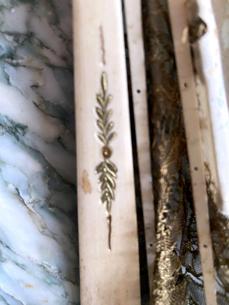 A Very Cute Fan In Ivory And Finely Decorated Lace -photo-3