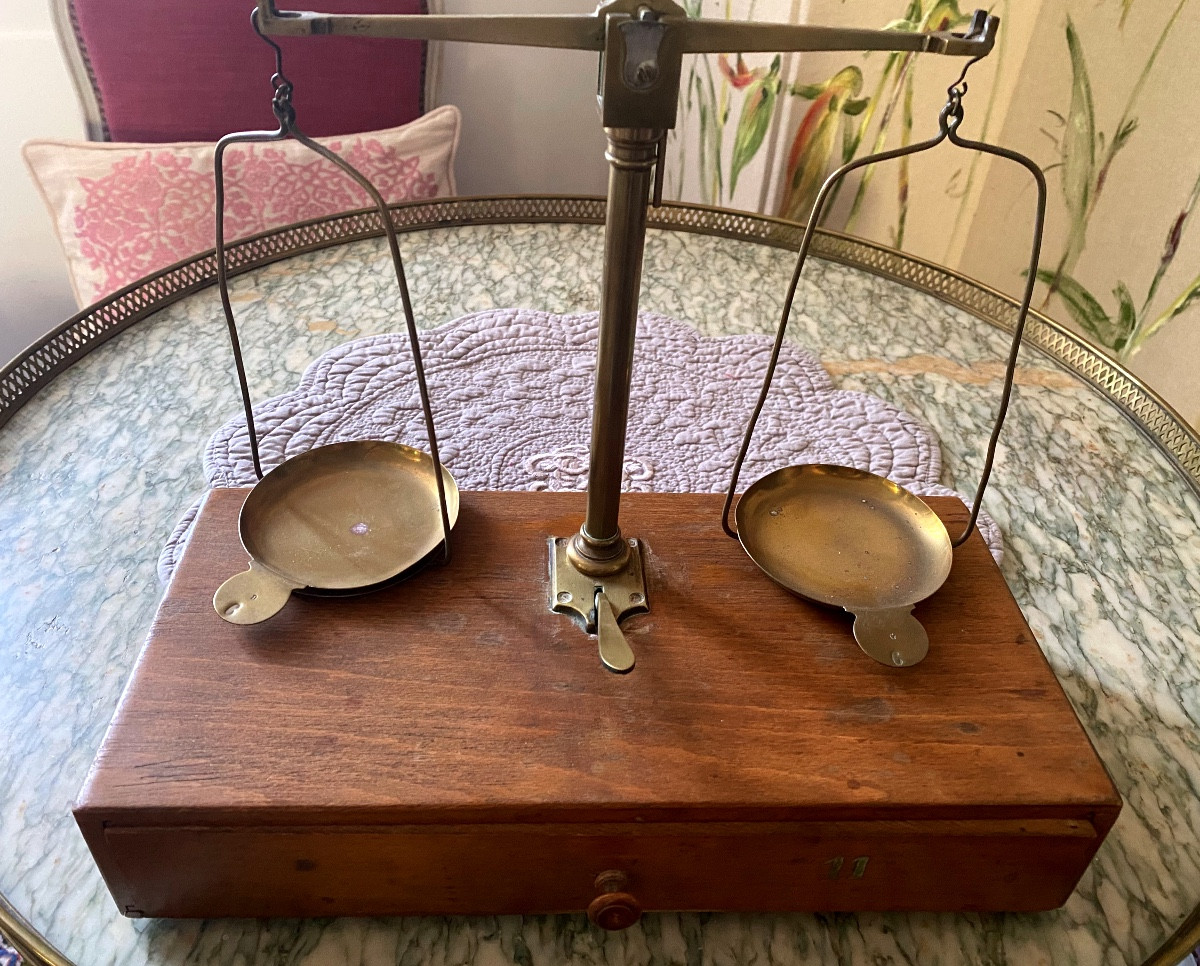 Precision Laboratory Balance Number 11