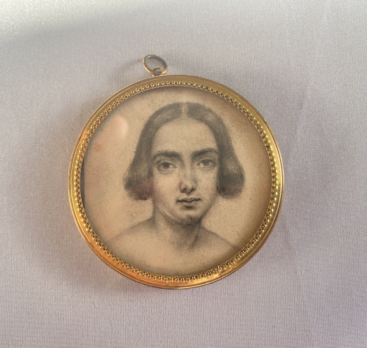 Médaillon représentant un dessin sur carton de G.Sand