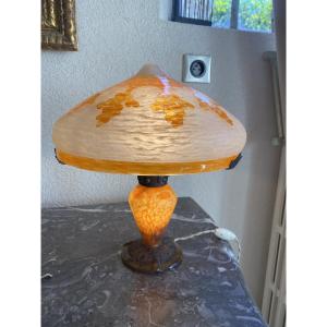 Jolie lampe en pâte de verre Le Verre Français 
