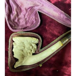 Pipe en Écume de Mer représentant une Galante 