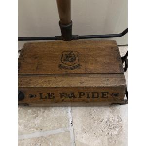 Premier balai à brosses début XX ieme 