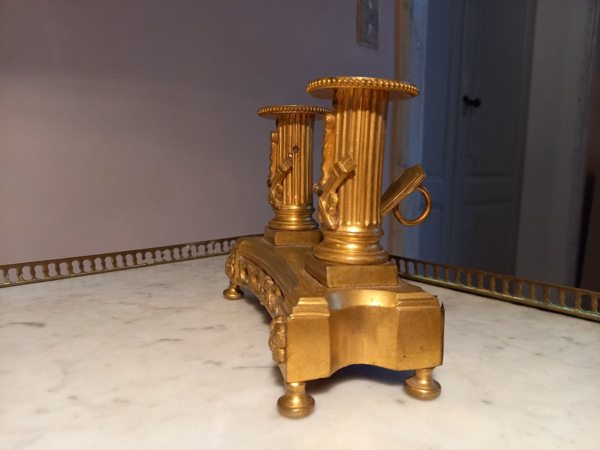 Bougeoir à main à deux bobèches de style Louis XVI en bronze doré -photo-2