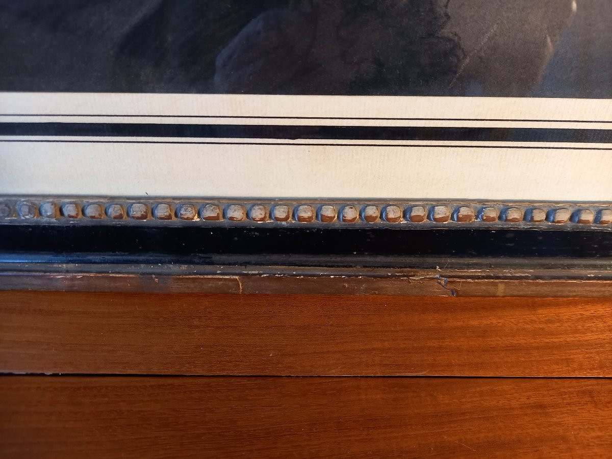 Grand fusain du XVIIIe siècle montrant deux jeunes garçons à leur jeu.-photo-2