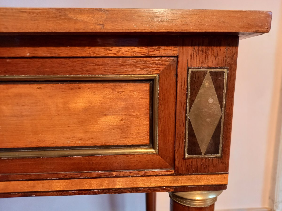 Elégant petit bureau plat en acajou et placage d’acajou et de citronnier d’époque Directoire-photo-3