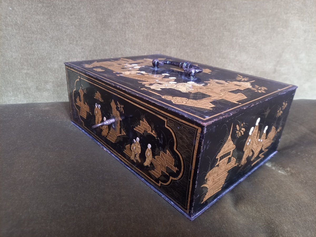 Serre-bijoux ou caisse forte en acier, à décor laqué chinoisant d'époque Napoléon III-photo-3