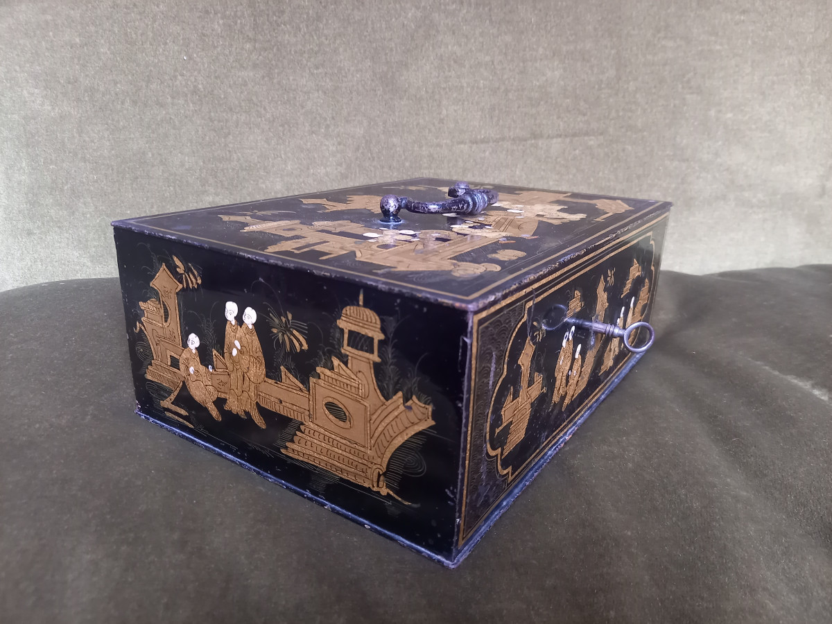 Serre-bijoux ou caisse forte en acier, à décor laqué chinoisant d'époque Napoléon III-photo-1