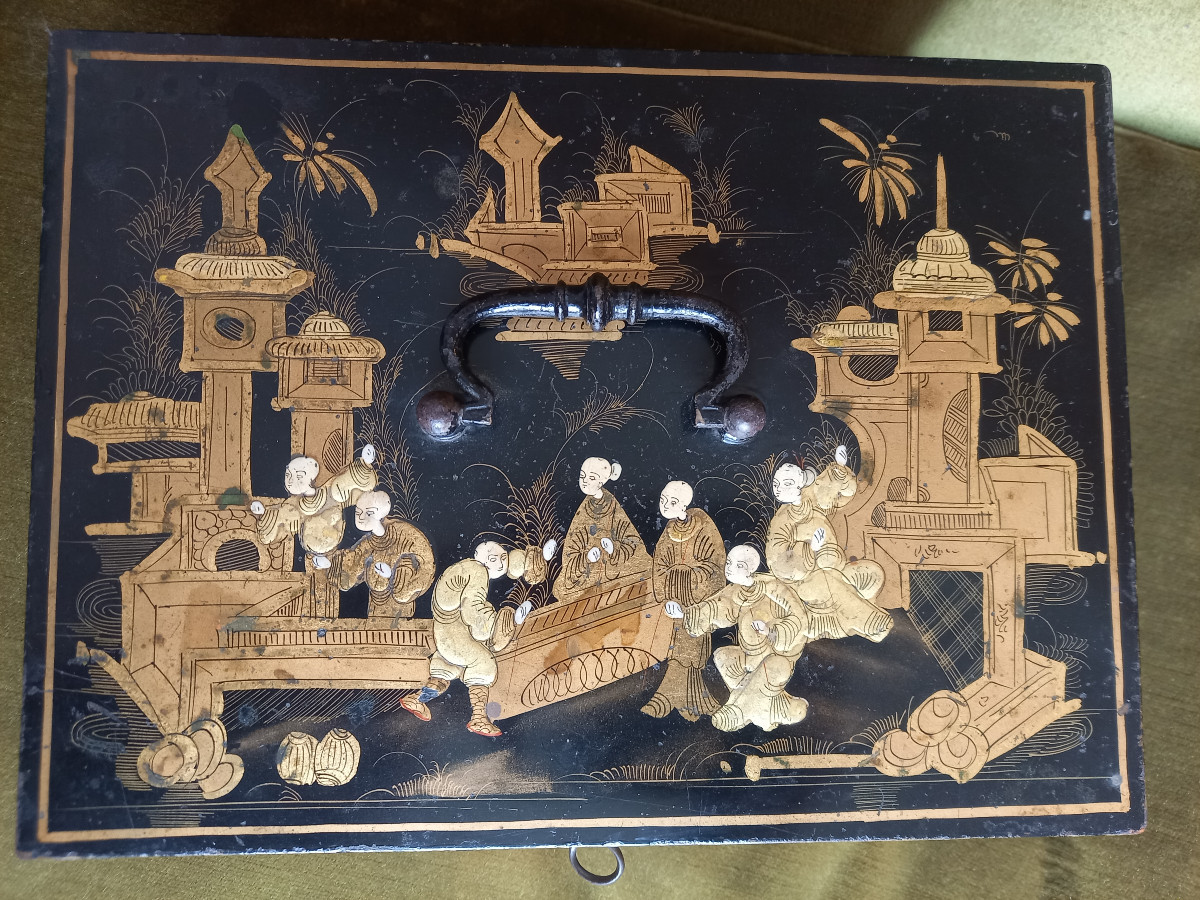 Serre-bijoux ou caisse forte en acier, à décor laqué chinoisant d'époque Napoléon III