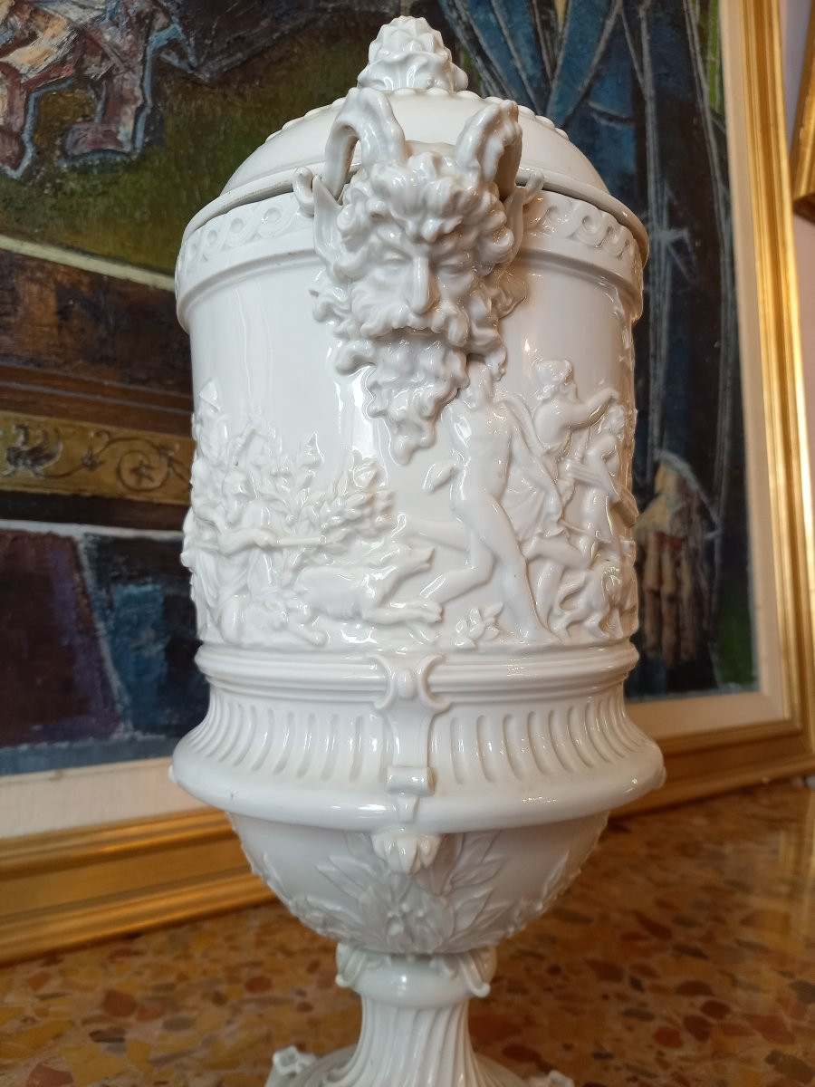 Pot couvert néo-classique en porcelaine dure de Capodimonte avec scène de chasse et bacchanale-photo-3