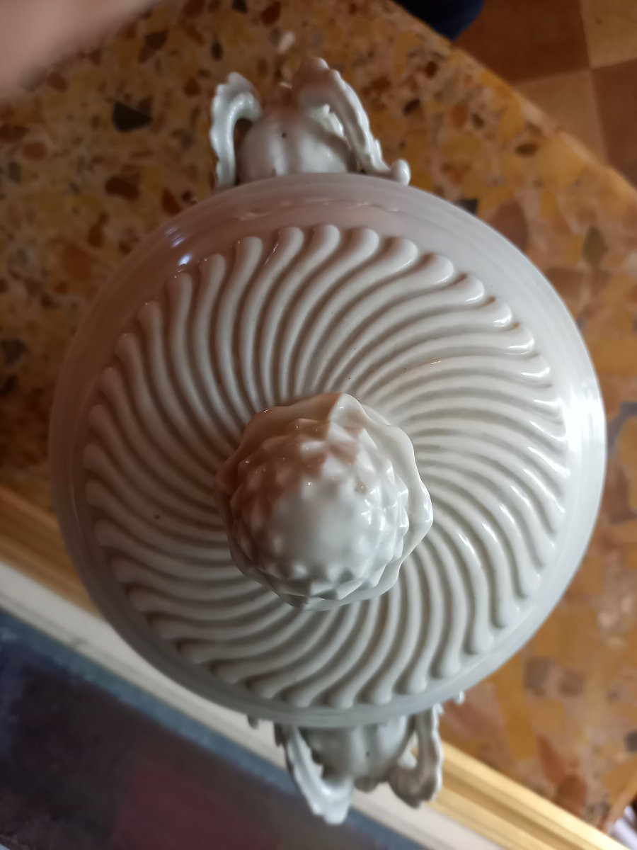 Pot couvert néo-classique en porcelaine dure de Capodimonte avec scène de chasse et bacchanale-photo-4