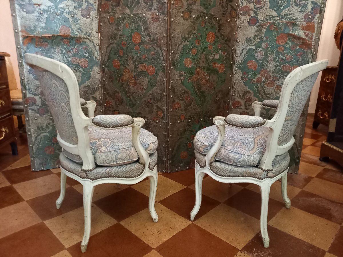 Pair Of Period Louis XV Cabriolet Armchairs In Simply Molded White-lacquered Wood-photo-3
