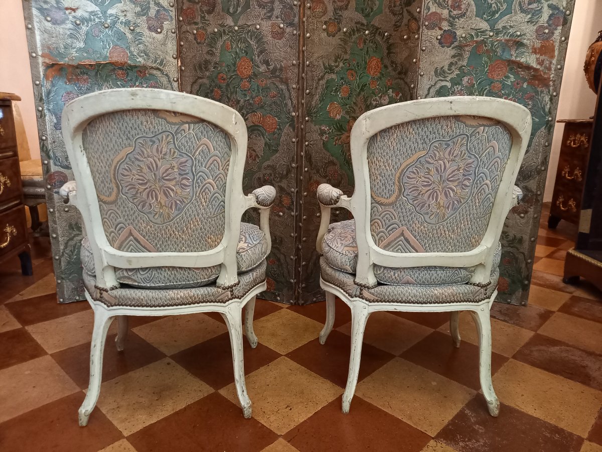 Pair Of Period Louis XV Cabriolet Armchairs In Simply Molded White-lacquered Wood-photo-4