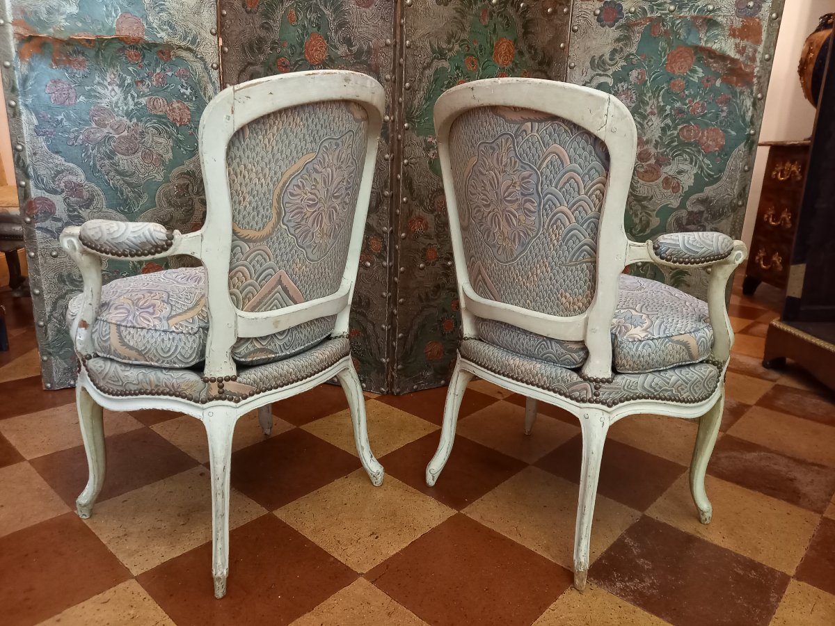 Pair Of Period Louis XV Cabriolet Armchairs In Simply Molded White-lacquered Wood-photo-1