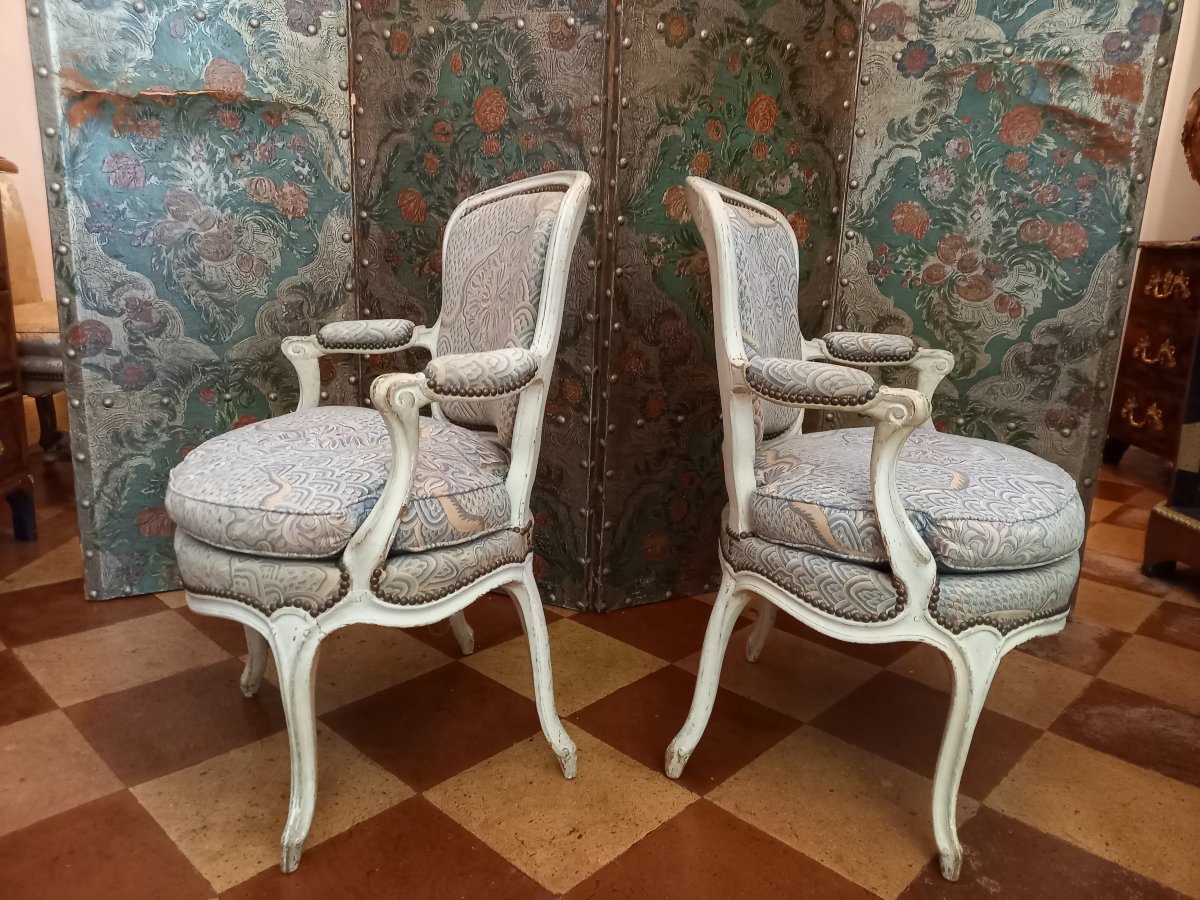 Pair Of Period Louis XV Cabriolet Armchairs In Simply Molded White-lacquered Wood-photo-2