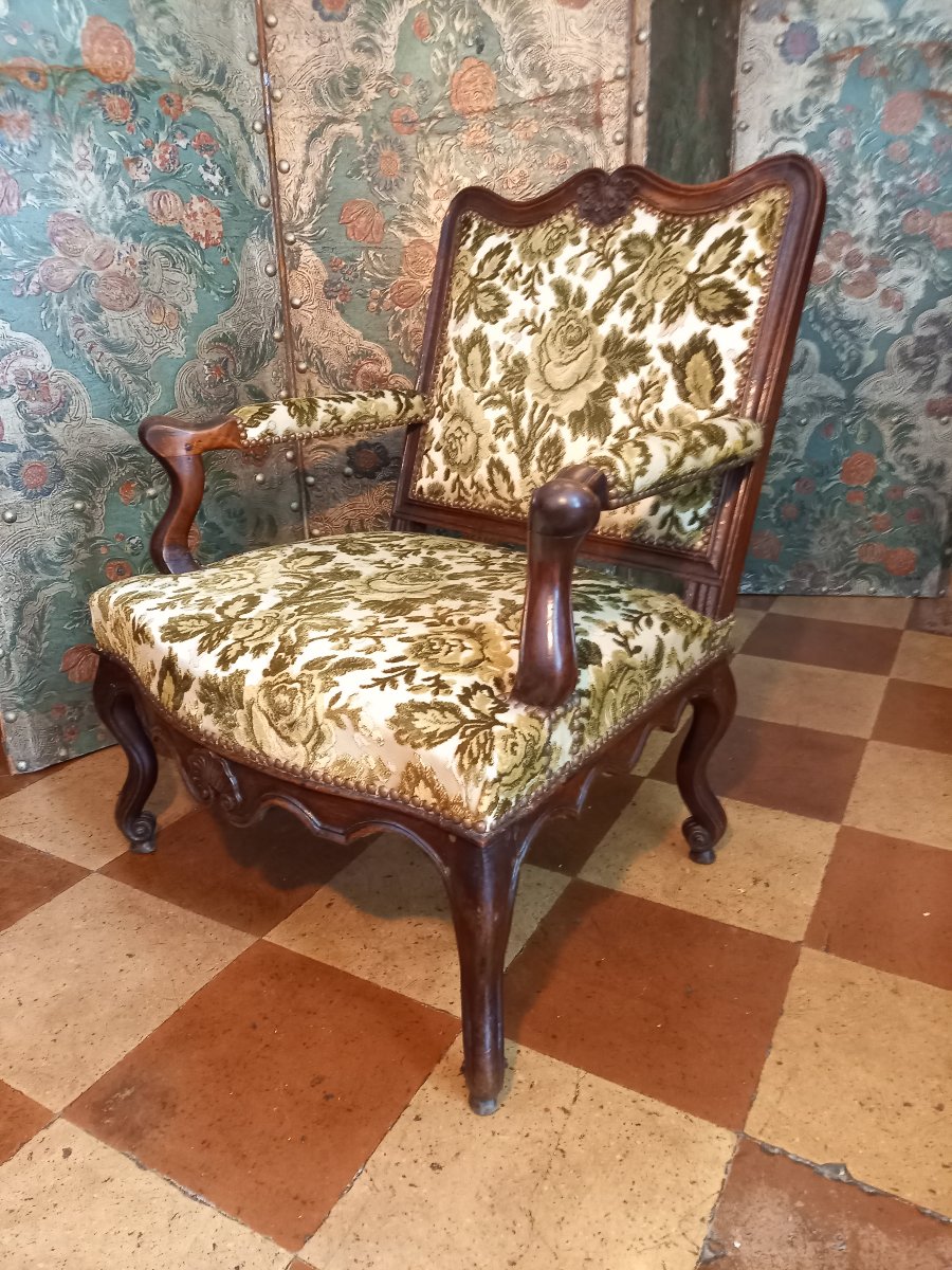 Beau fauteuil – Provence ou vallée du Rhône – en noyer, Régence ou début de l’époque Louis XV-photo-2