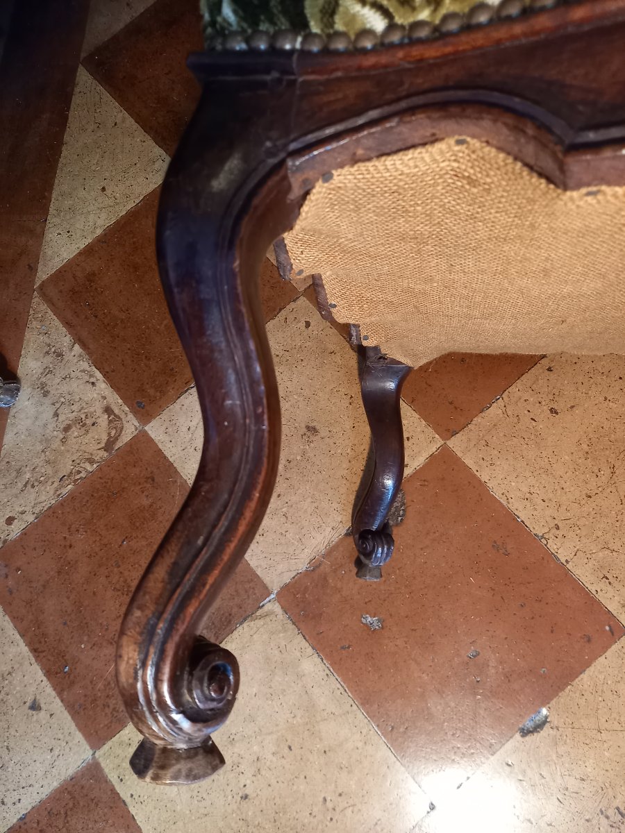 Beau fauteuil – Provence ou vallée du Rhône – en noyer, Régence ou début de l’époque Louis XV-photo-7