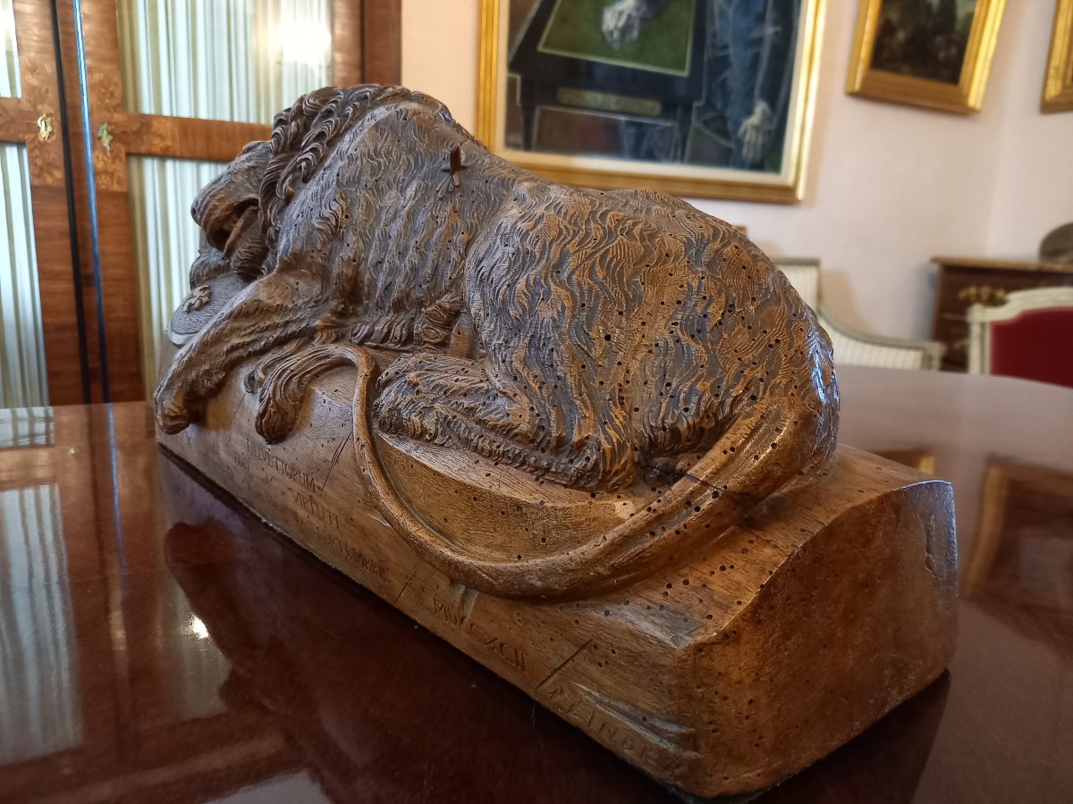Based On Thorvaldsen’s Work, A Large And Beautiful Walnut Sculpture Depicting The Lion Of Lucerne-photo-2