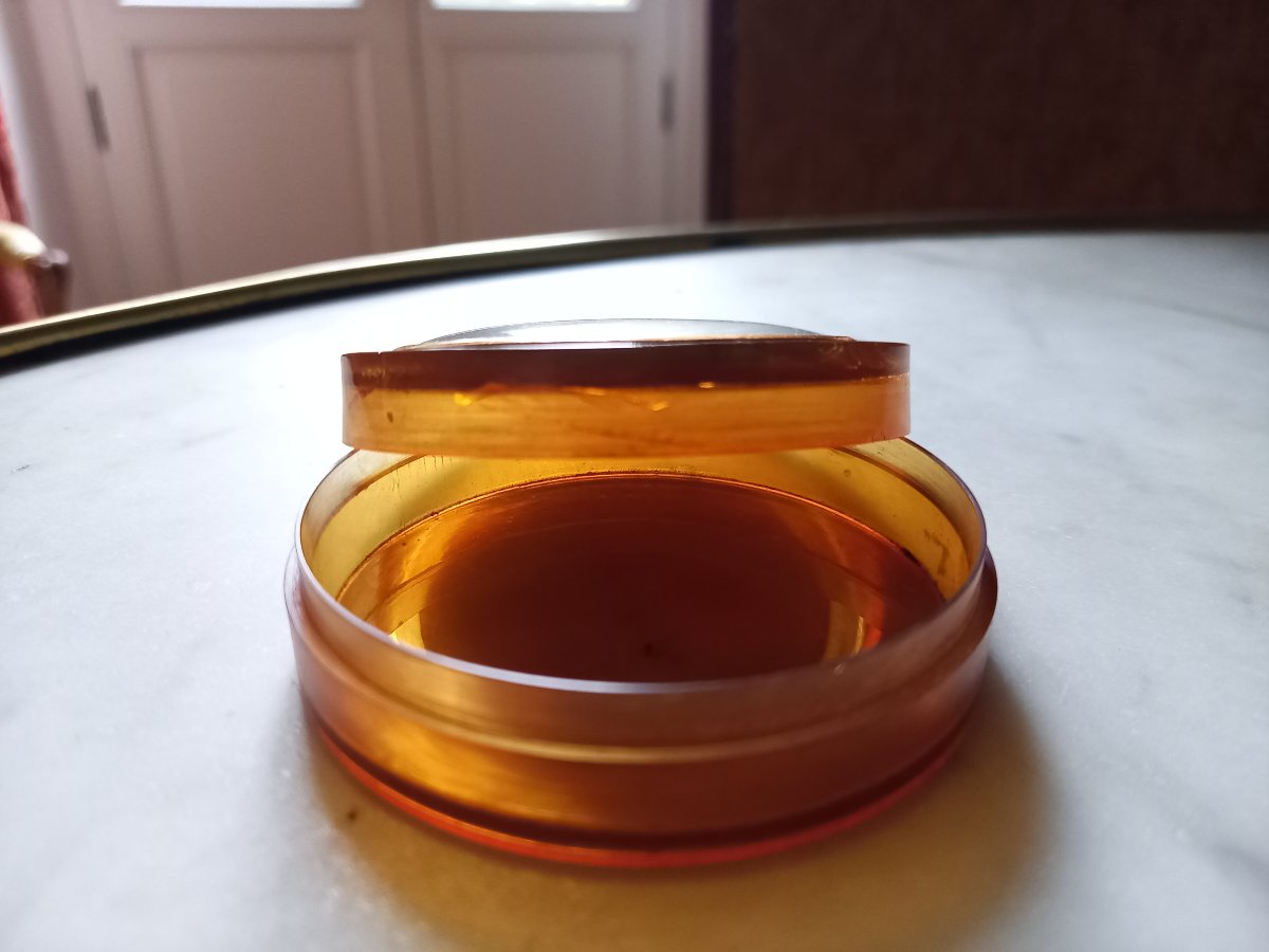 A Delicate Round Box Made Of Light-colored Tortoiseshell, Adorned With A Miniature Depicting A Woman -photo-3