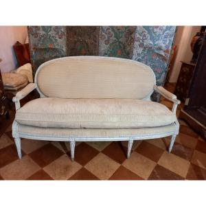 Elegant And Sober Louis XVI Period Sofa In Cream Lacquered Wood.