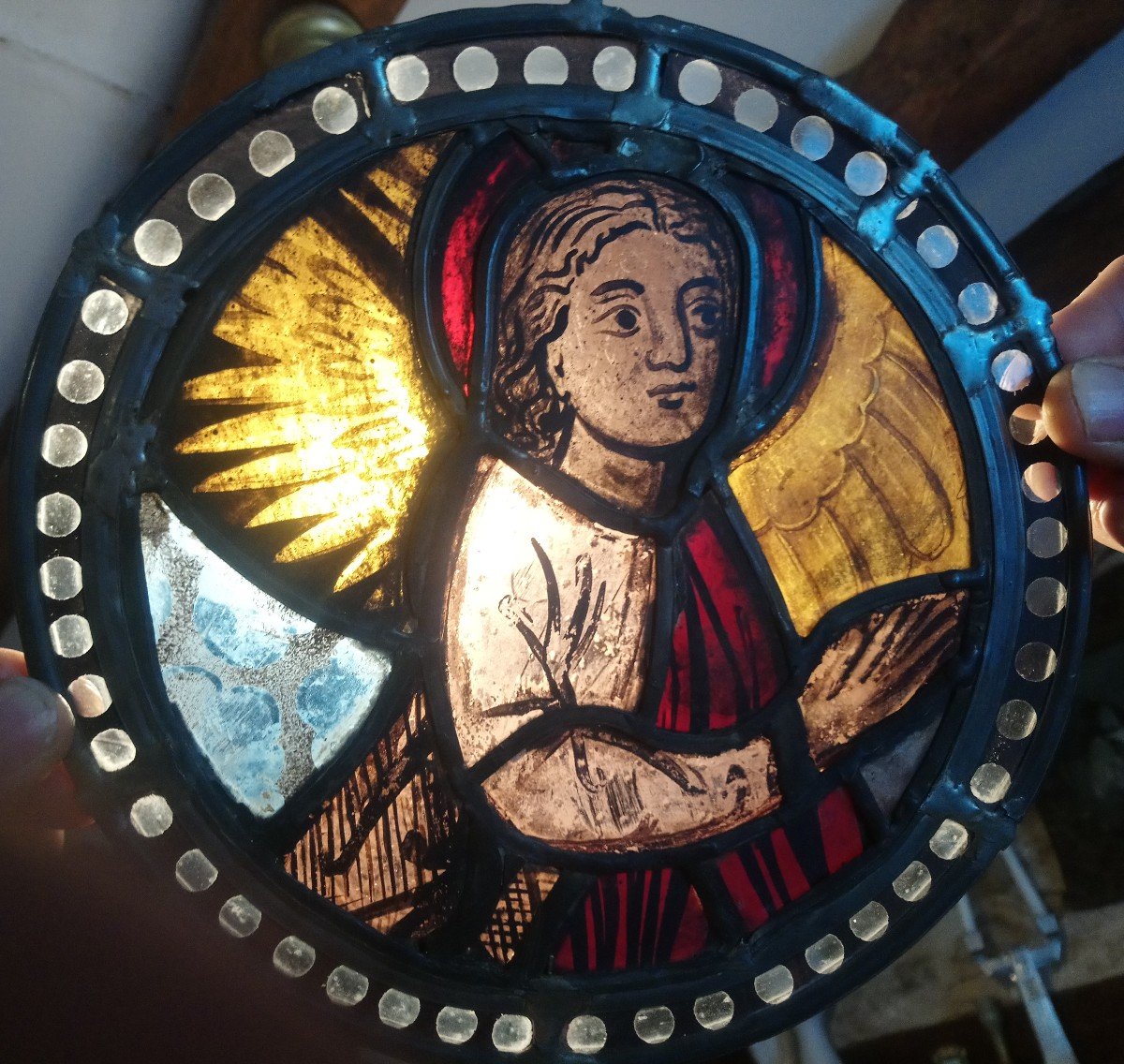 Vitrail - Rondel Médiéval à Décor d'Un Ange - XIII ème