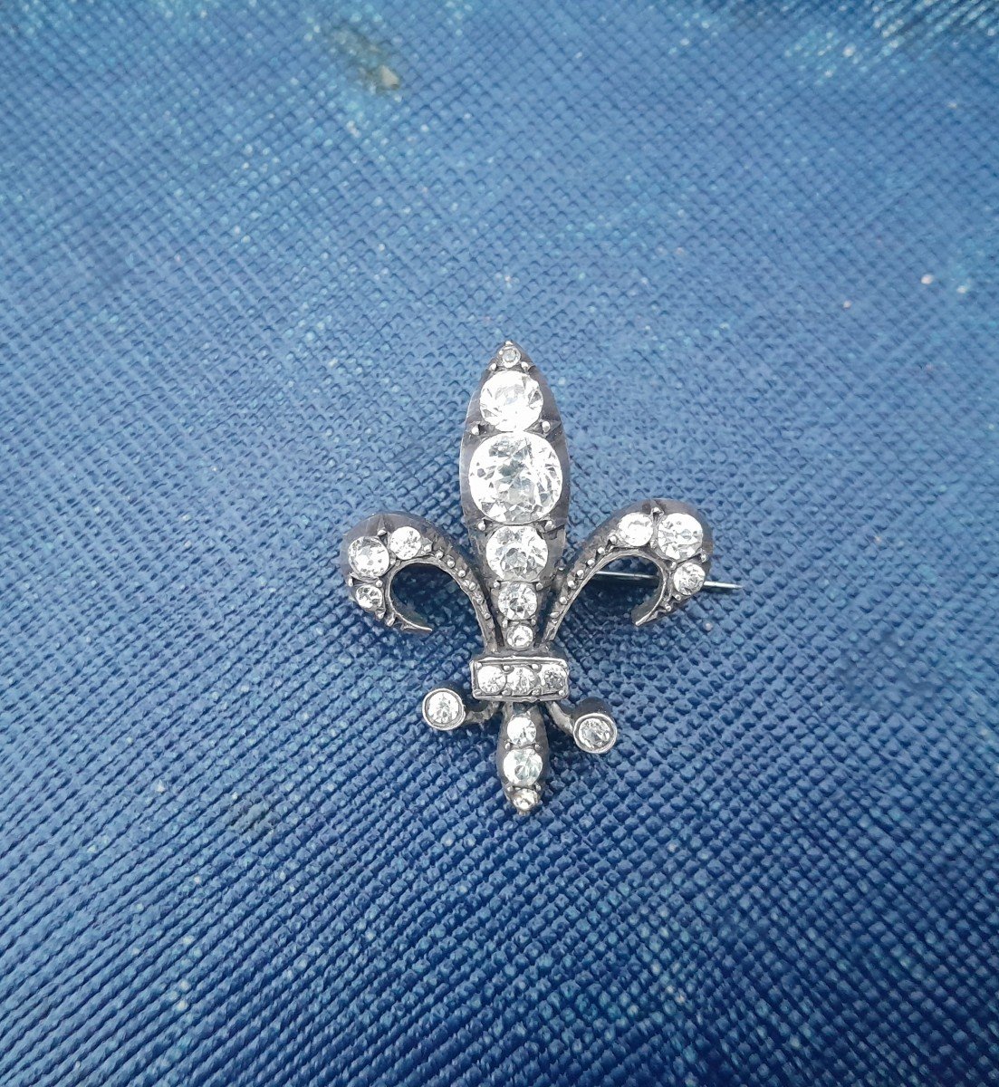 Broche Fleur De Lys En Argent Et Pierres Du Rhin-photo-4