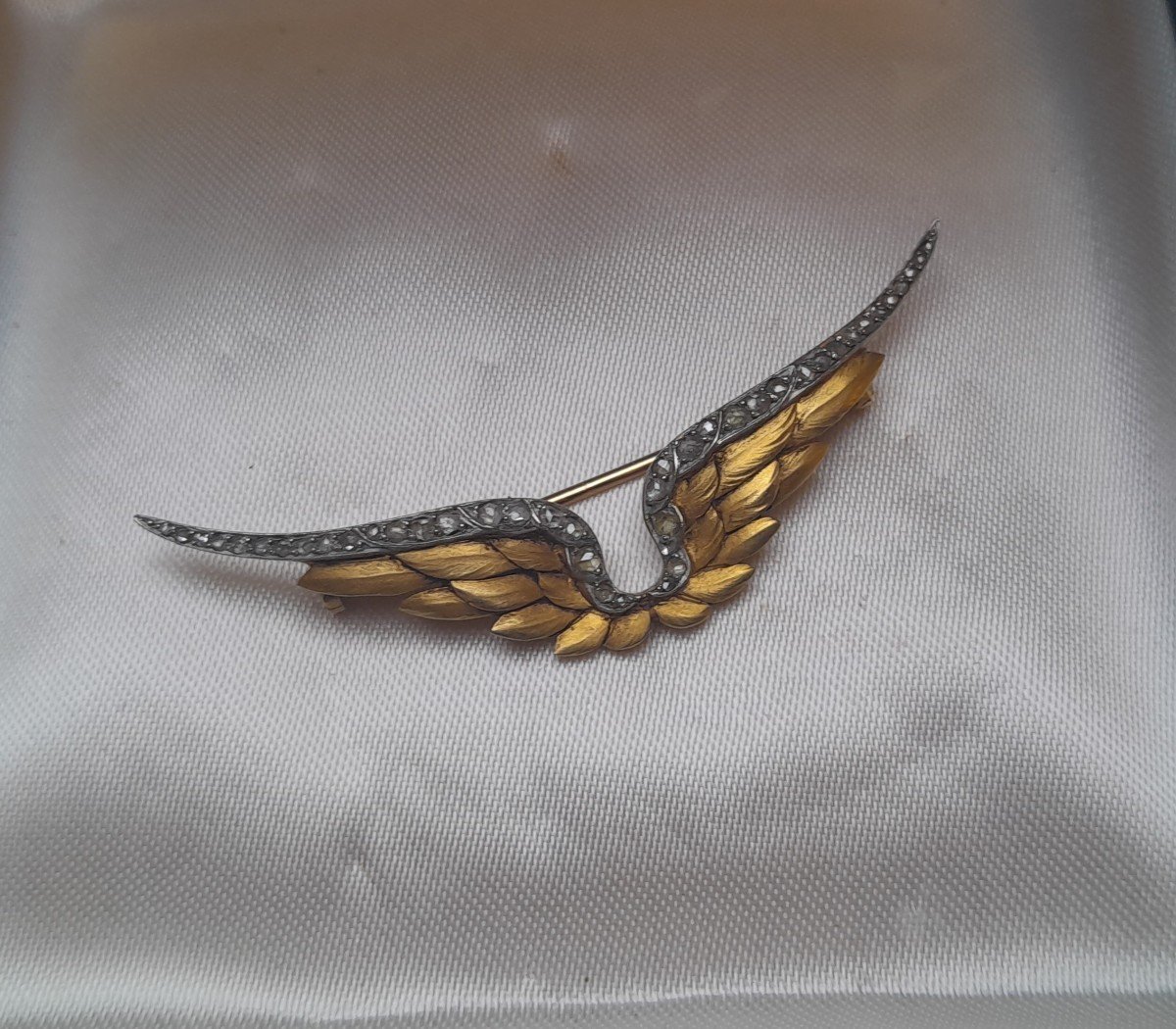 Gold, Platinum And Diamond Wings Brooch-photo-2