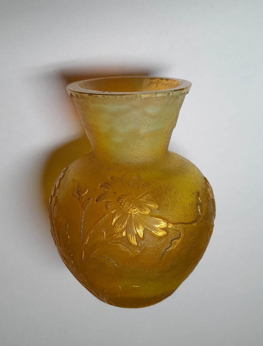 Daum, vase miniature art nouveau à décor de marguerites