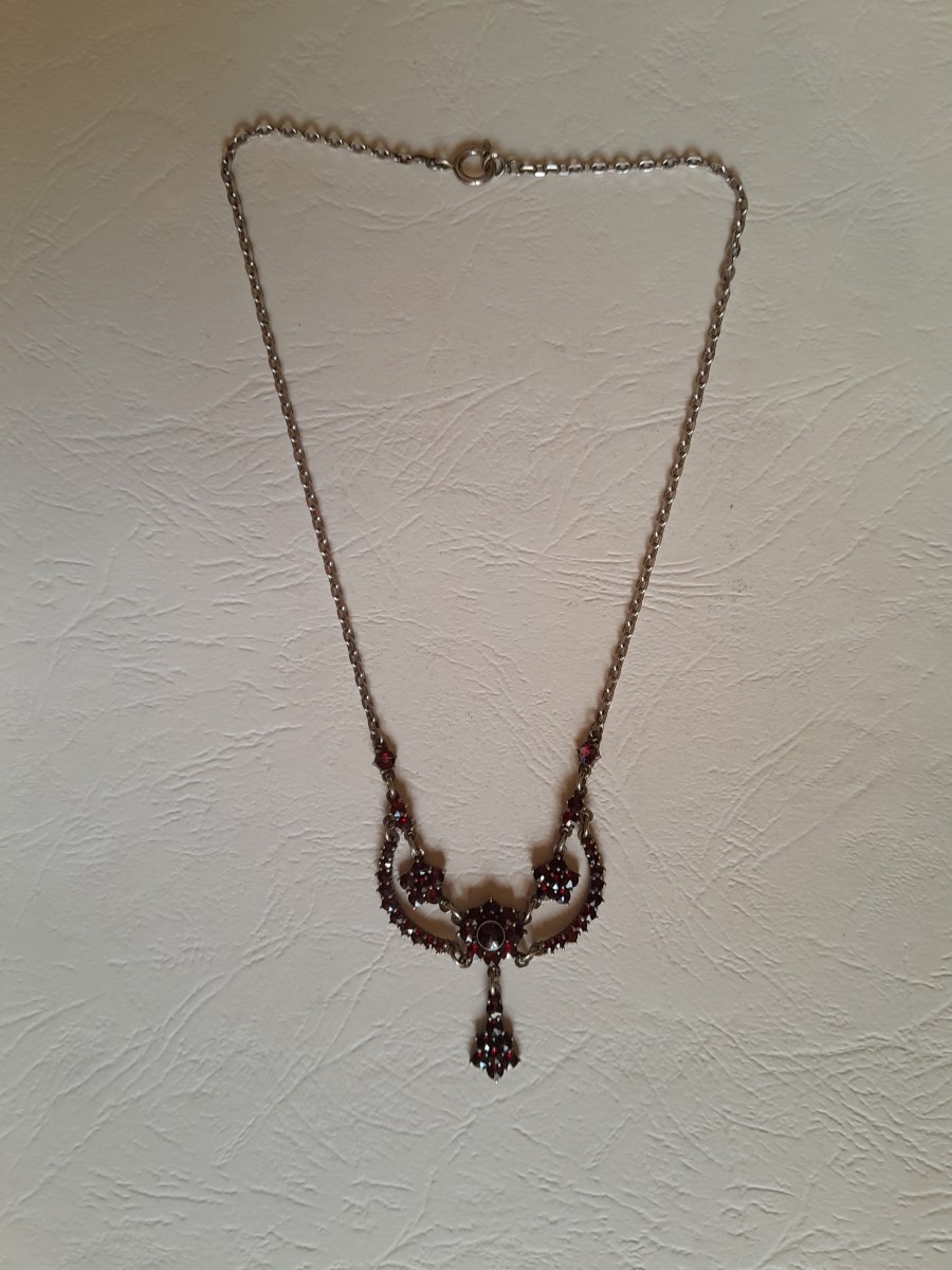 Antique Drapery Necklace, Silver And Garnets-photo-3