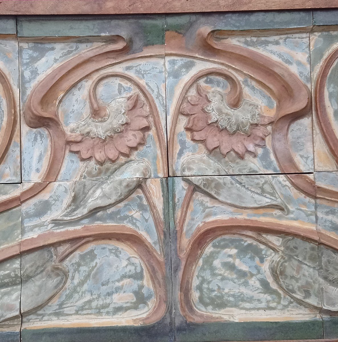 Panneau haut-de-porte extérieur en grès art nouveau à décor de tournesols-photo-3