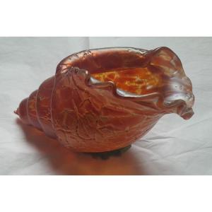 vase coquillage LOETZ en forme de conque en verre iridescent