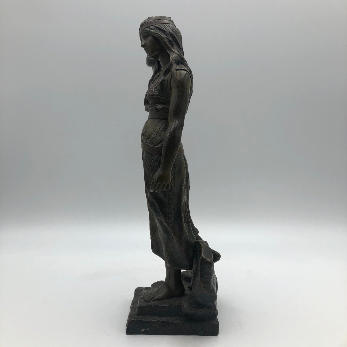 Georges Charles Coudray (1862-1931) "Fille d'Assouan"  épreuve en bronze à patine médaille.-photo-3