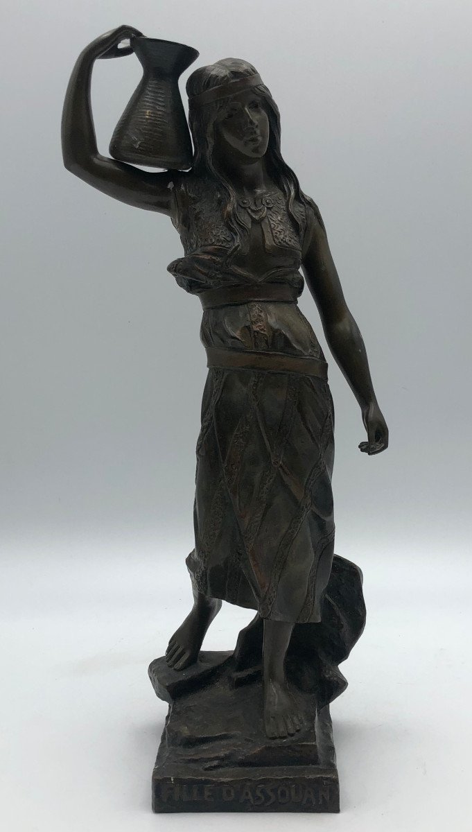 Georges Charles Coudray (1862-1931) "Fille d'Assouan"  épreuve en bronze à patine médaille.