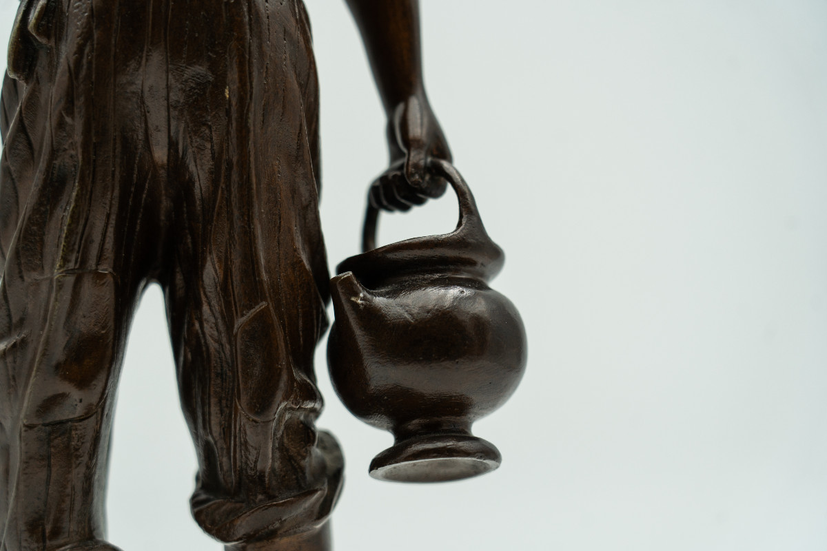 Paul DUBOIS  (1829-1905) Le crieur d'eau bronze à patine nuancée -photo-1