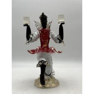 Bougeoir en verre de Murano figurant un personnage baroque agenouillé 