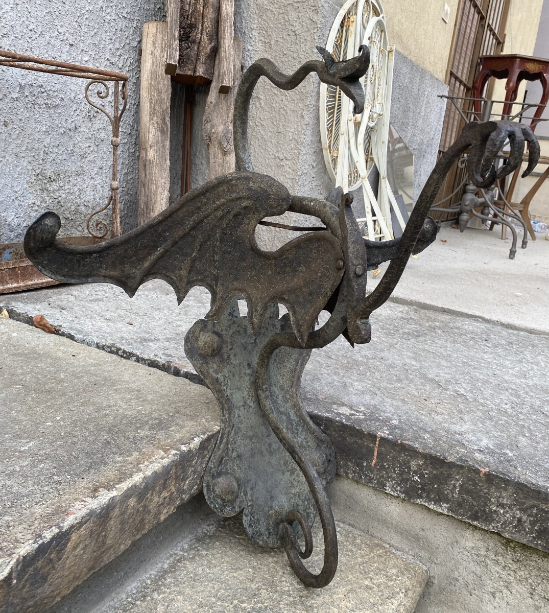 Enseigne en fer forgé du début des années 1900