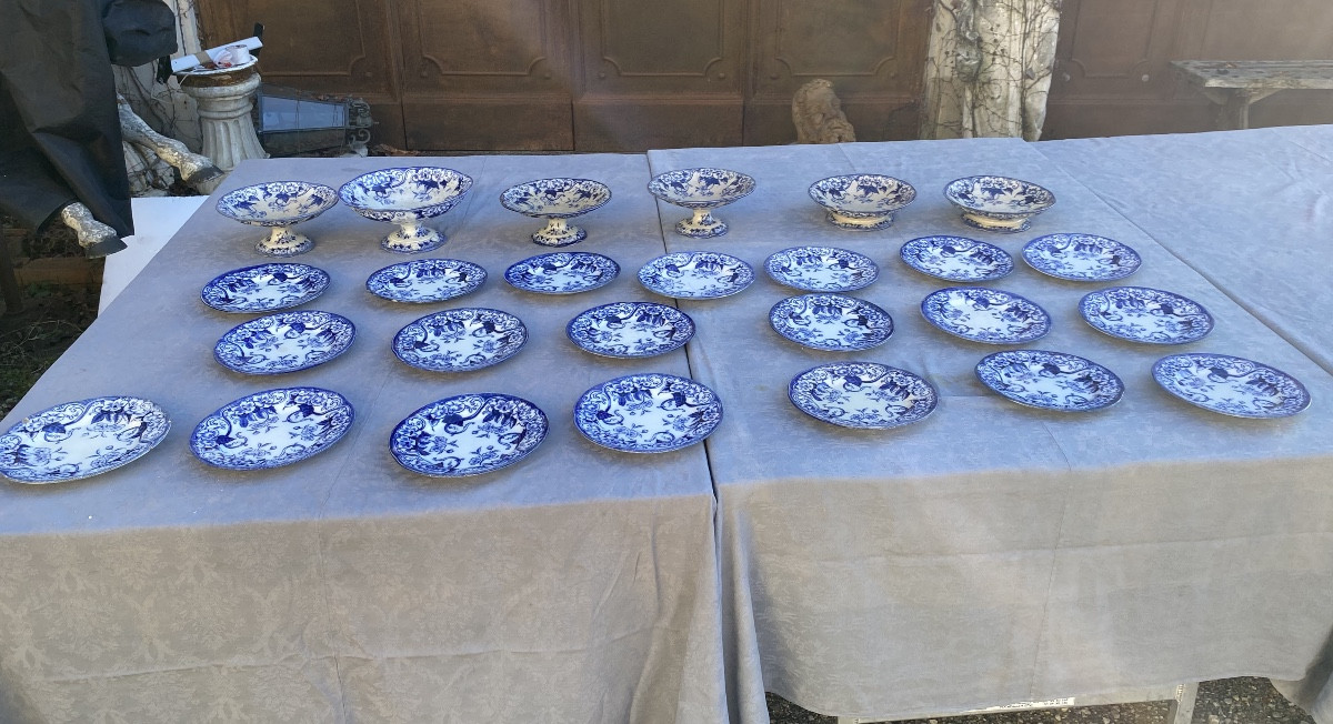 Assiettes et supports en faïence de Creil-Monterreau