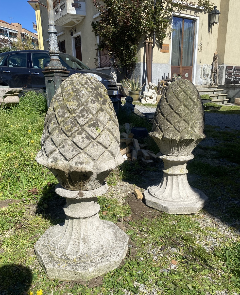 paire de pommes de pin du début des années 1900