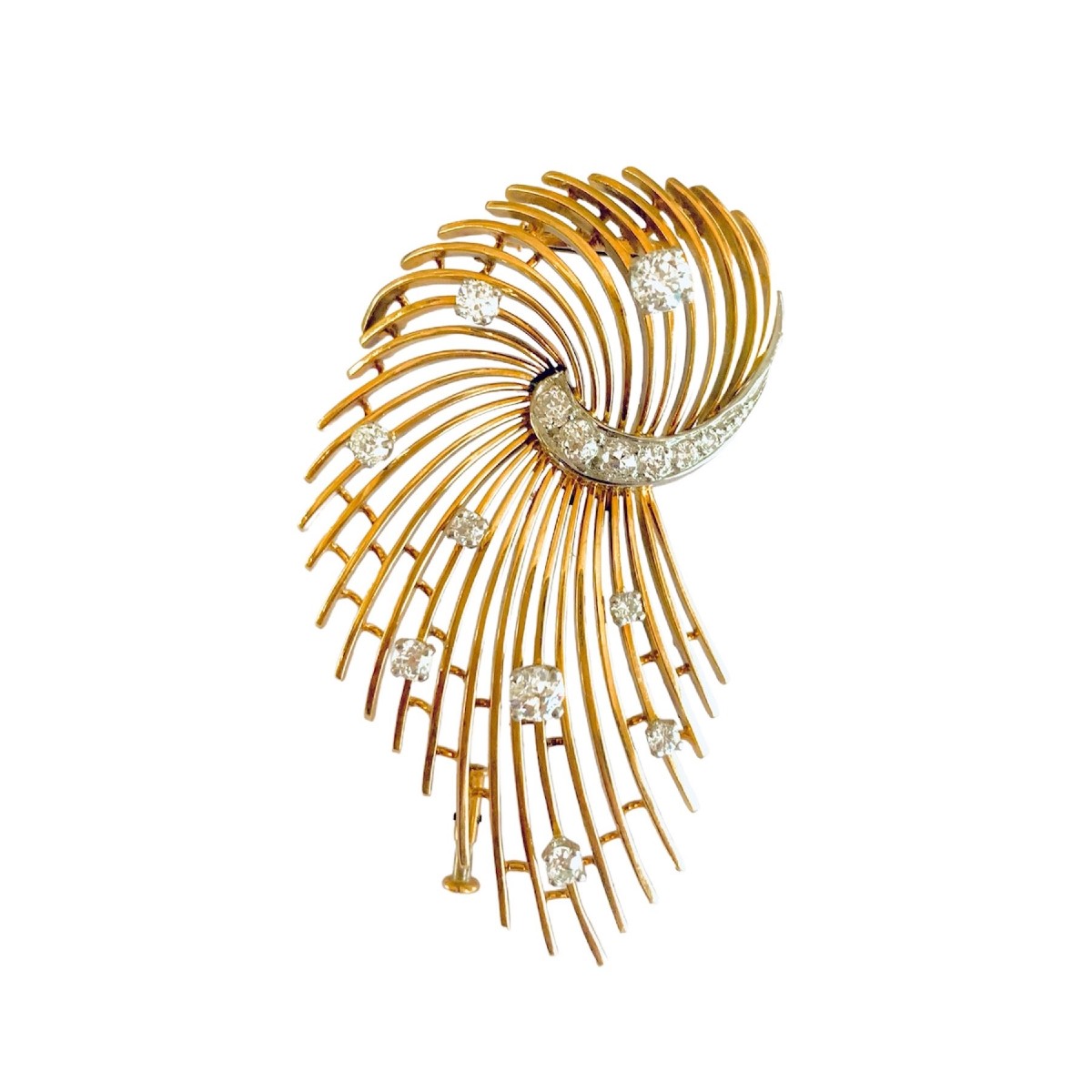 Broche Rétro Volute 1.30 Carats Diamants Or Jaune 18 Carats