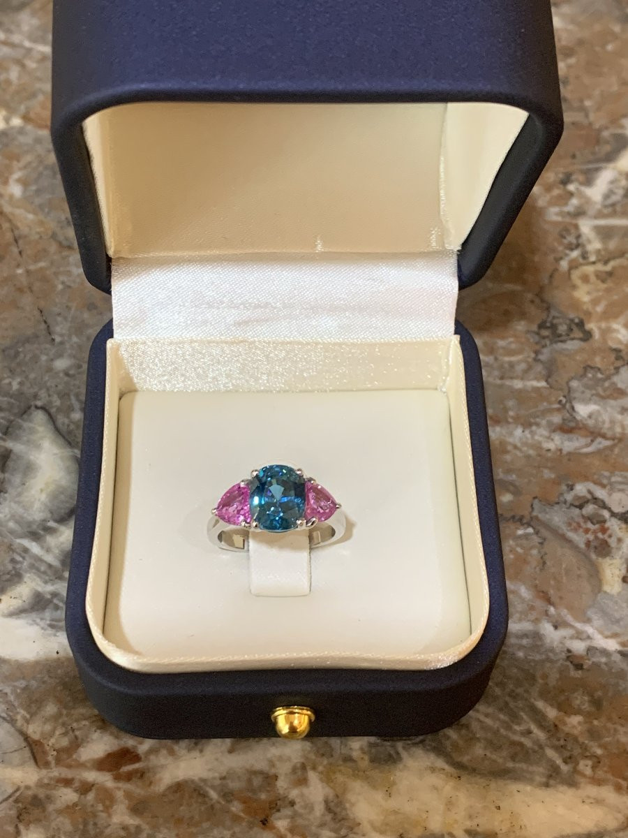 Bague Trilogie Zircon Bleu 4.95 Carats Saphirs Roses Or Gris 18 Carats-photo-4