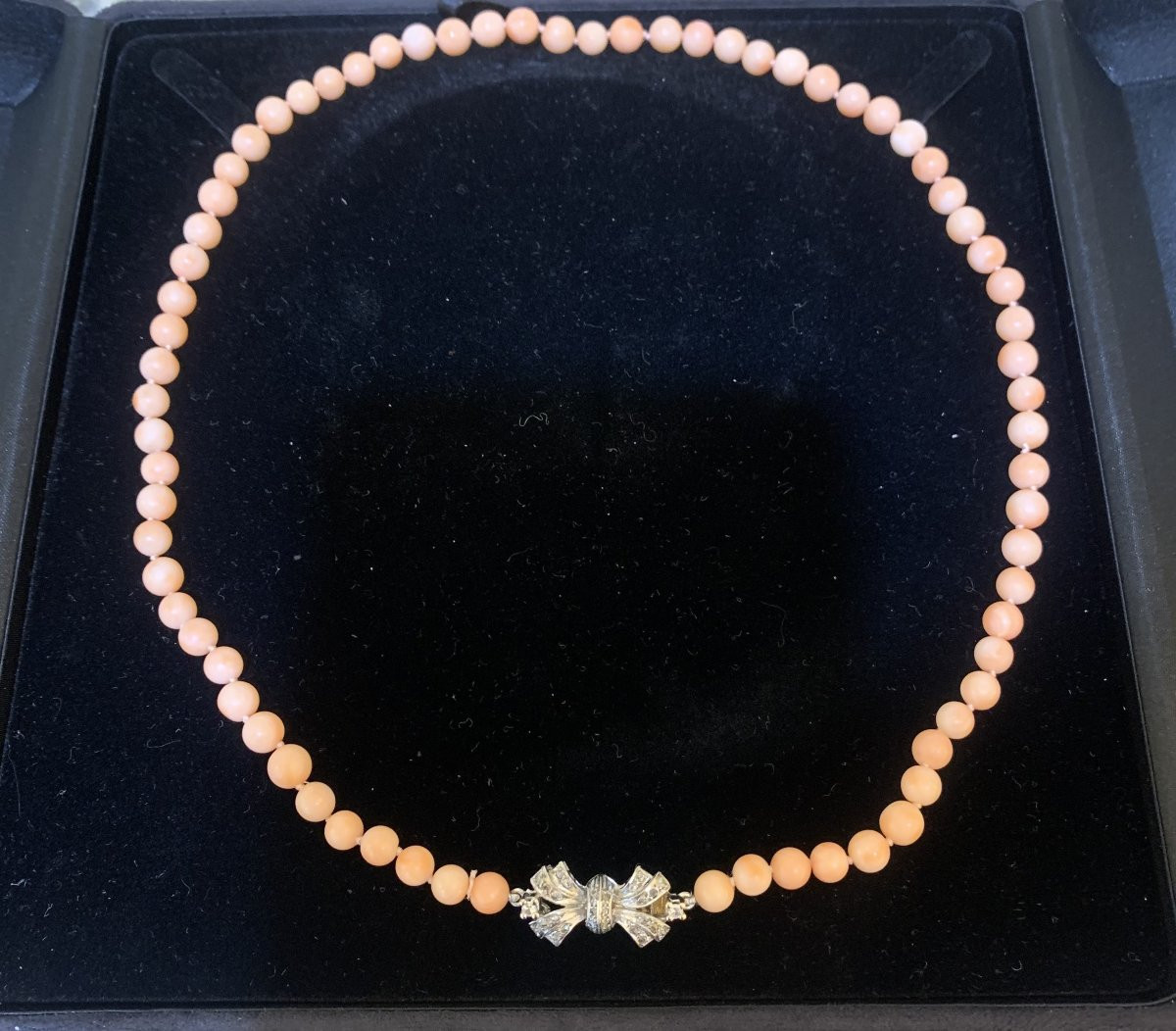 Collier Vintage Corail Peau d'Ange Diamants Or Gris 18 Carats-photo-4
