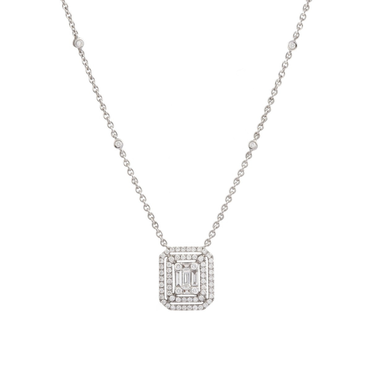 Collier Diamants Effet Taille Emeraude Or Gris 18 Carats