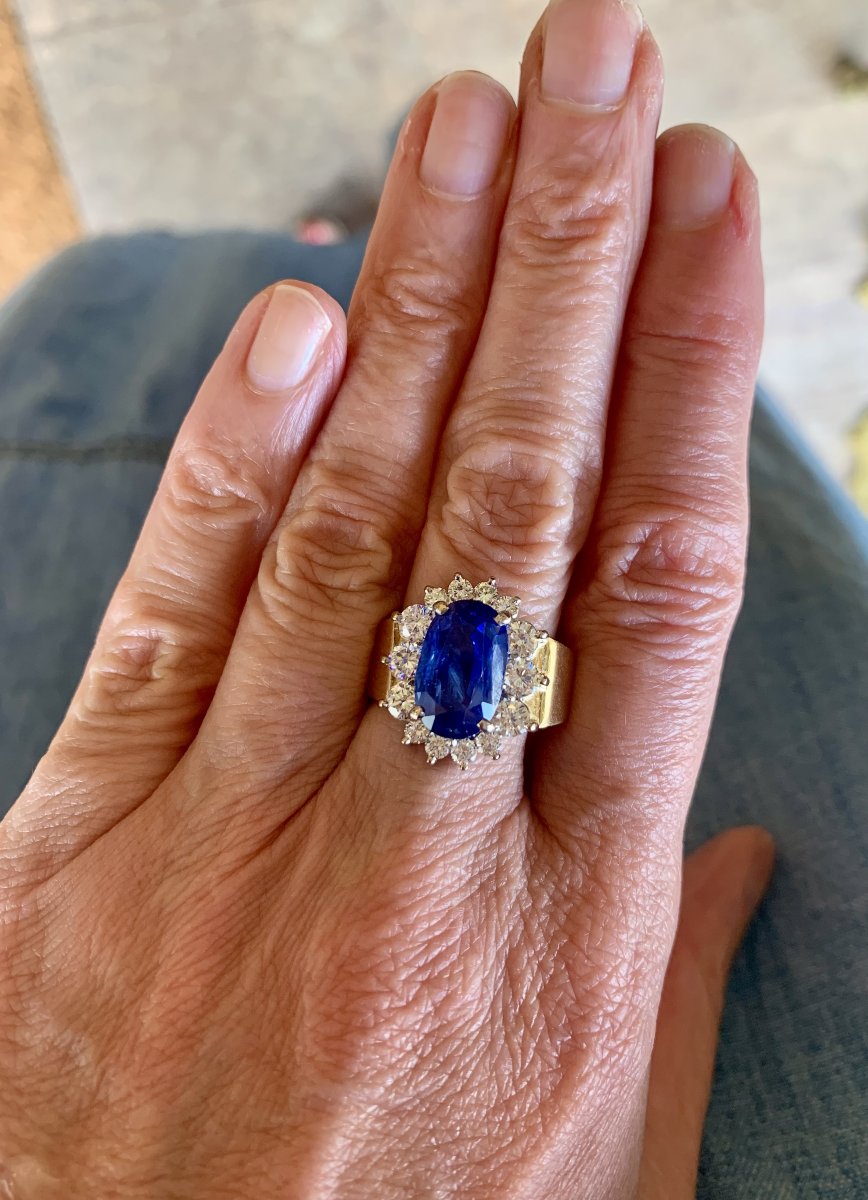 Bague Pompadour Saphir Ceylan 6.47 Carats Diamants Or Jaune 18 Carats (Certificat)-photo-3