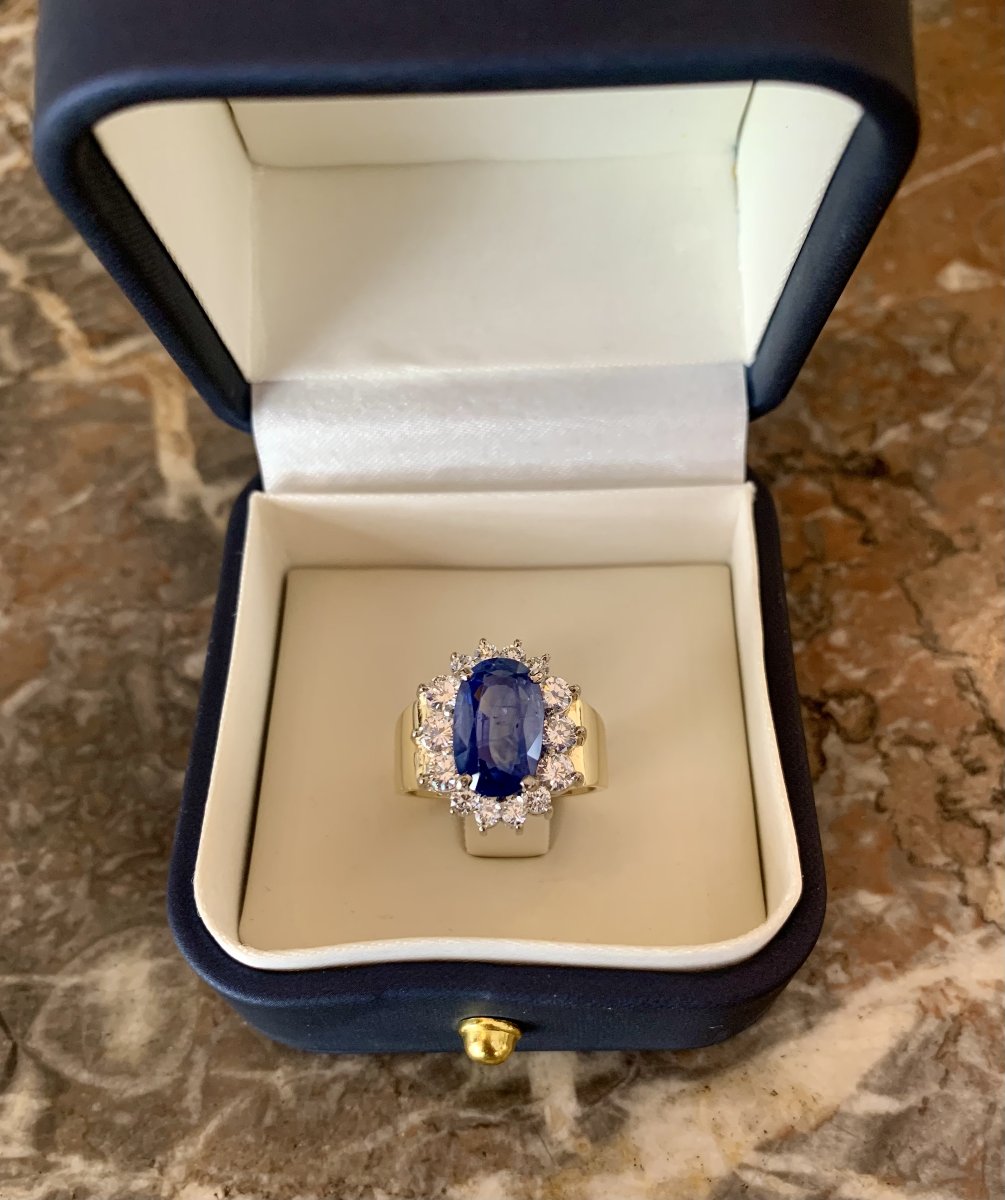 Bague Pompadour Saphir Ceylan 6.47 Carats Diamants Or Jaune 18 Carats (Certificat)-photo-1